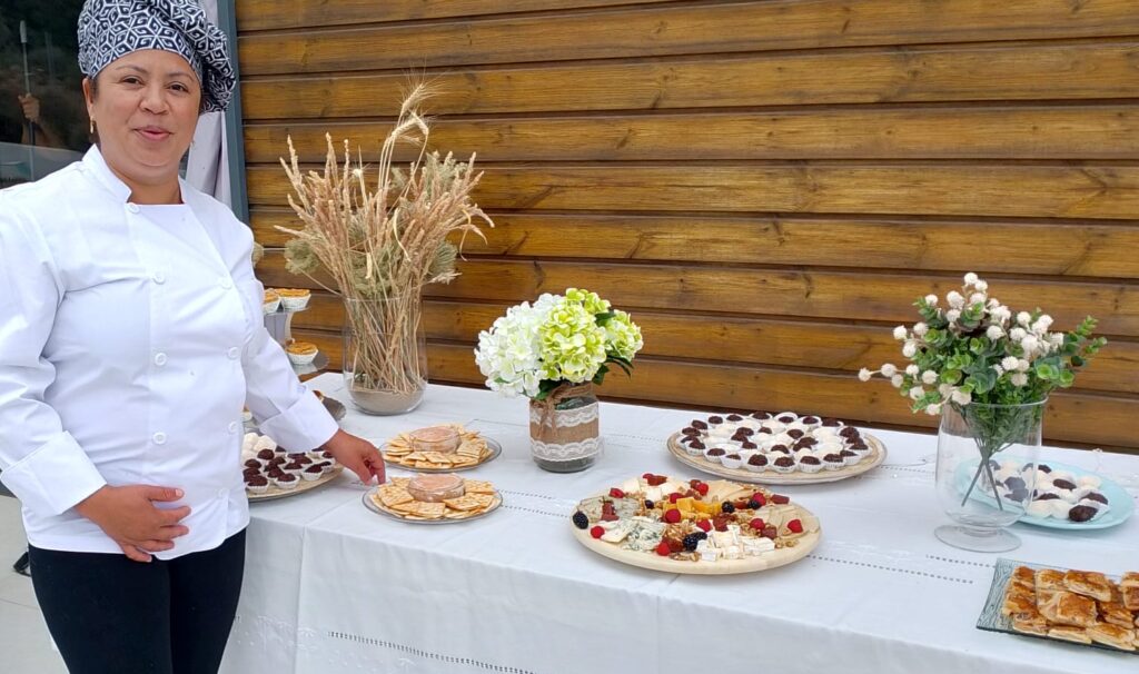 Pimienta Negra Gastrobar Magda Araujo, chef en Pimienta Negra Gastrobar, restaurante de comida casera, atiende sus eventos con servicio de catering en las provincias de Cáceres y Badajoz